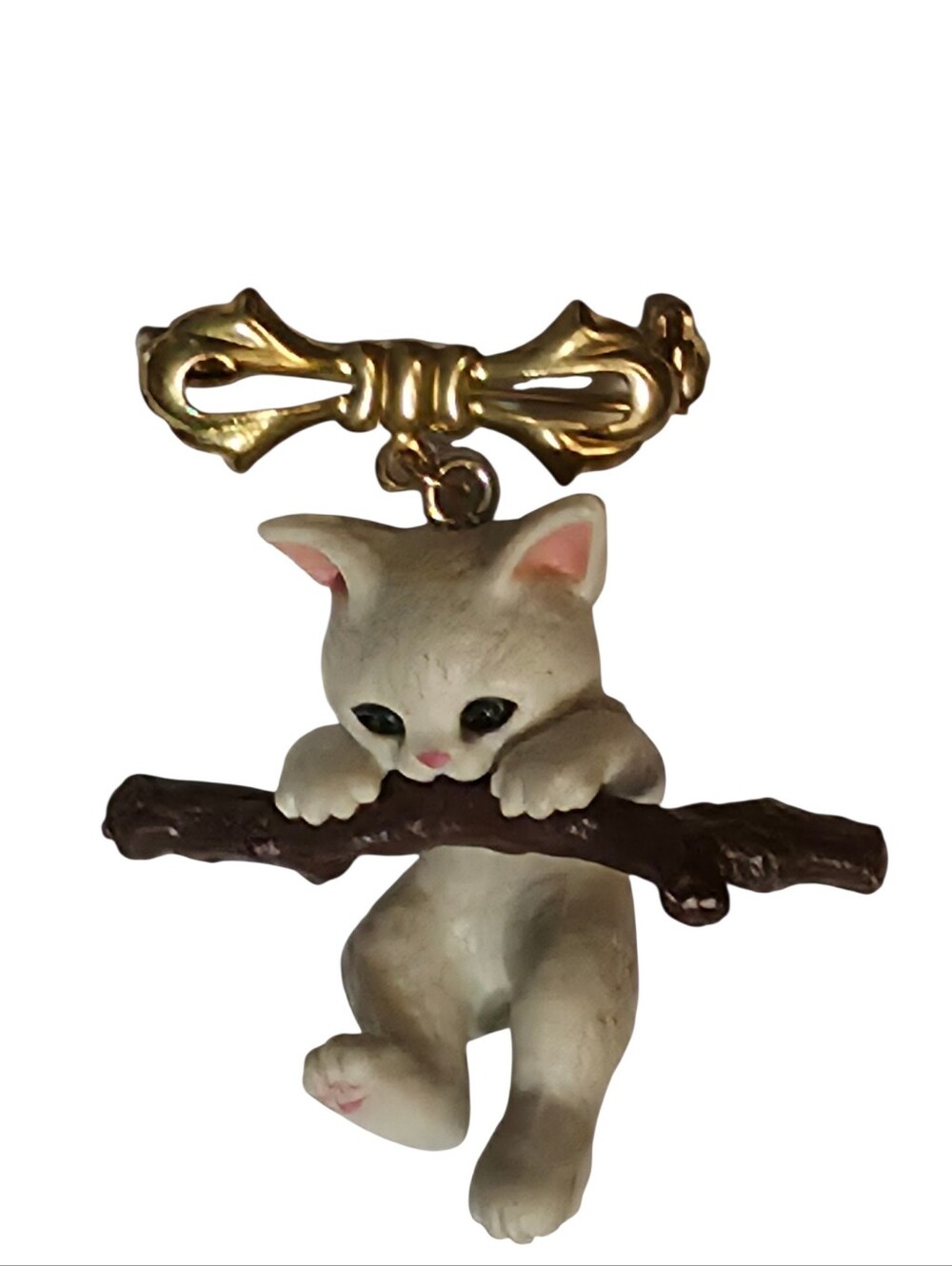 Vintage White Kitten Cat Brooch Pin Hanging on Branch Resin Gold Tone Cute - Picture 9 of 11